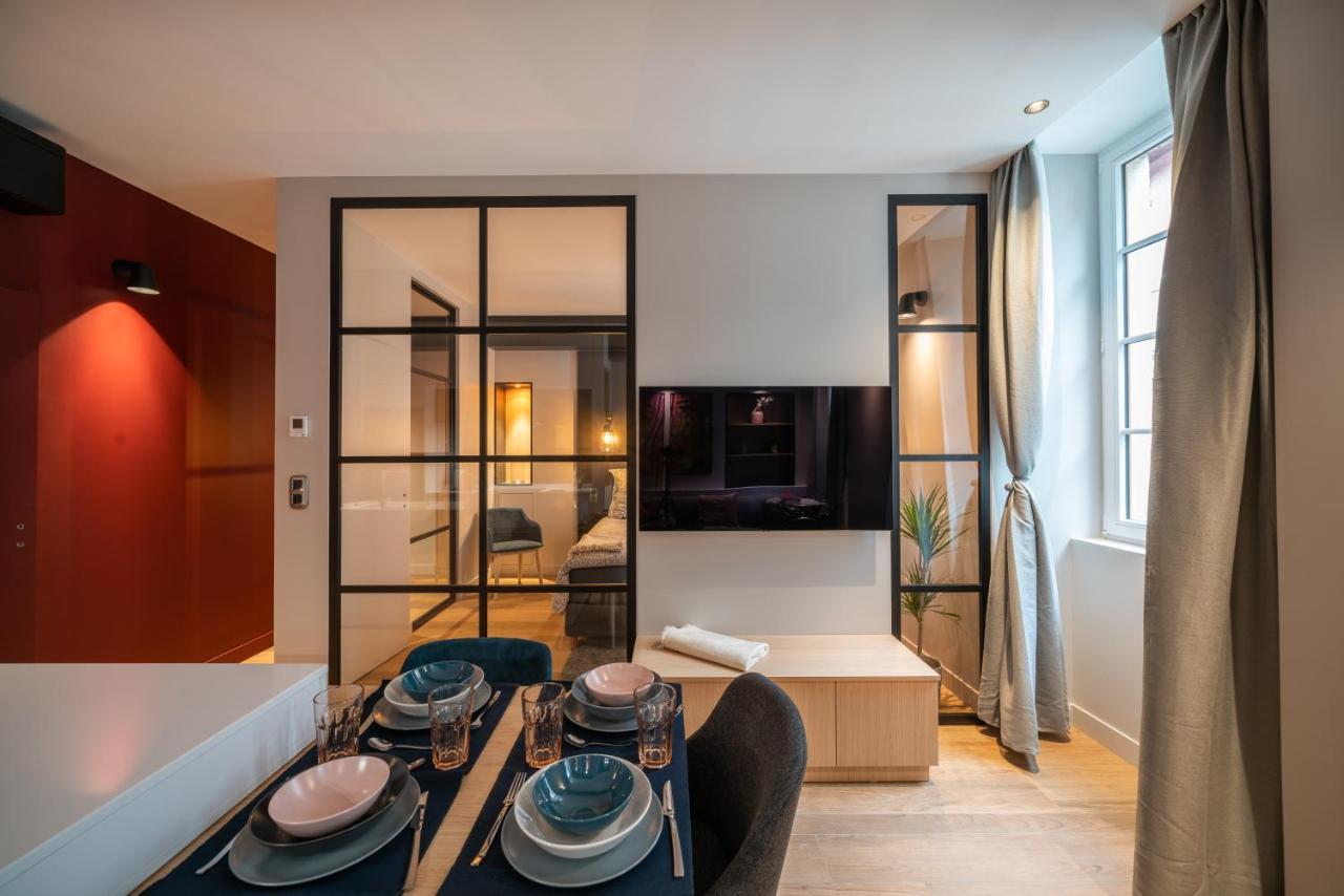 Le Luxury Design De La Vieille Ville Annecy Luaran gambar